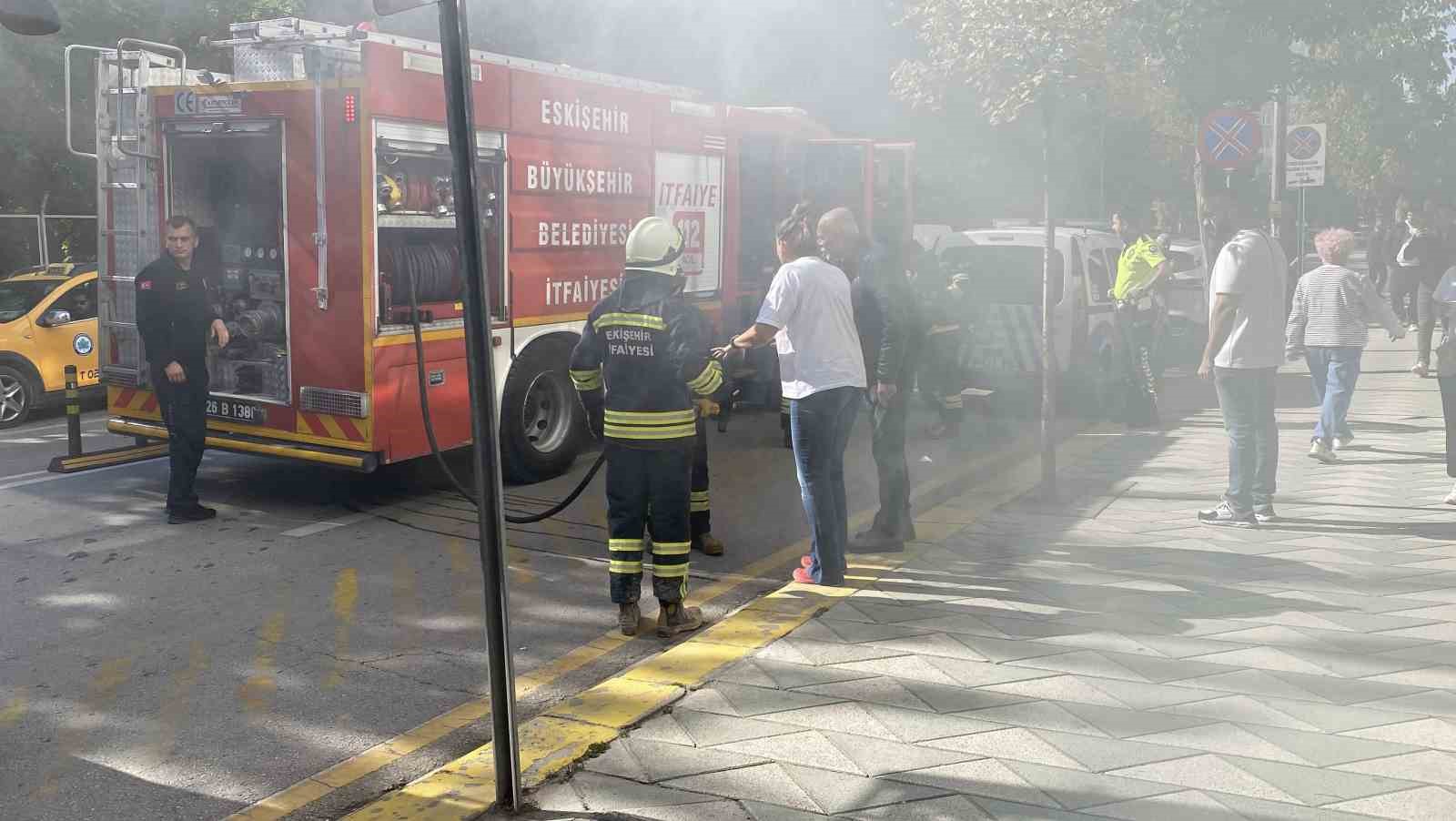 Atatürk Caddesinde o senaryo gerçeğe döndü: İtfaiye ekipleri ilerleyemedi