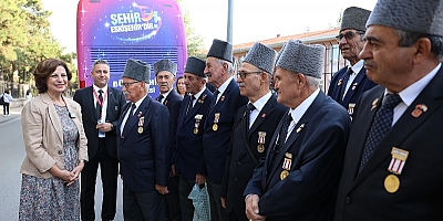 Ayşe Ünlüce gazileri Ankara'ya uğurladı: Sizlerle gurur duyuyorum!
