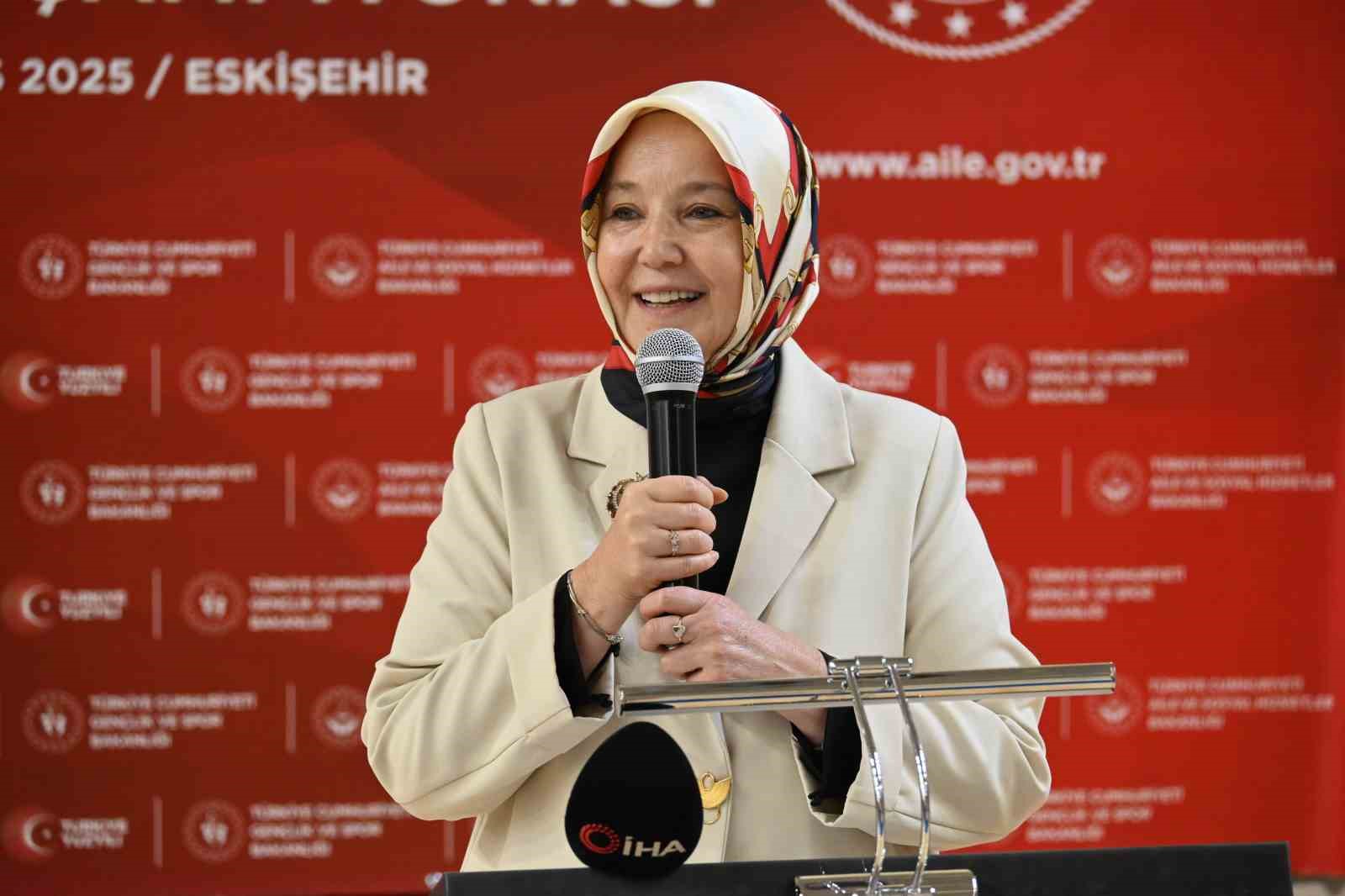 Bakan Yardımcısı Yenigün, Eskişehir'de voleybol şampiyonası açılışına katıldı