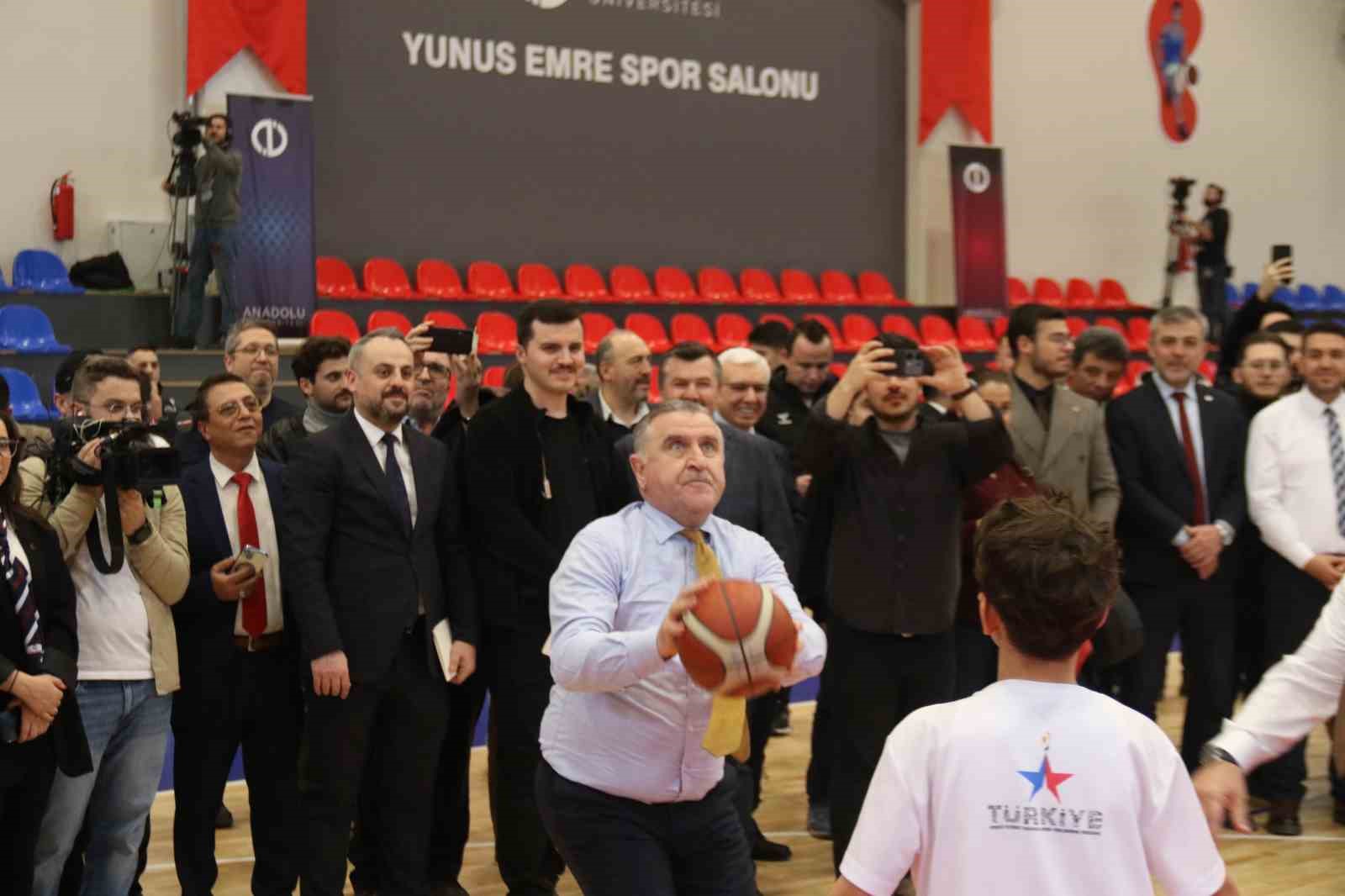 Bakandan NBA'ye taş çıkaran performans