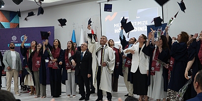 Bakü'de duygu dolu mezuniyet töreni
