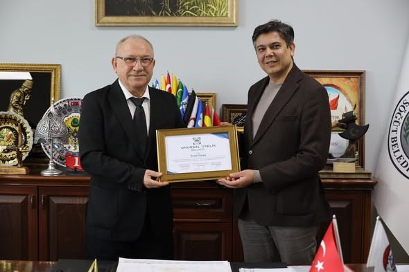 Başkan Durguta onursal üyelik plaketi