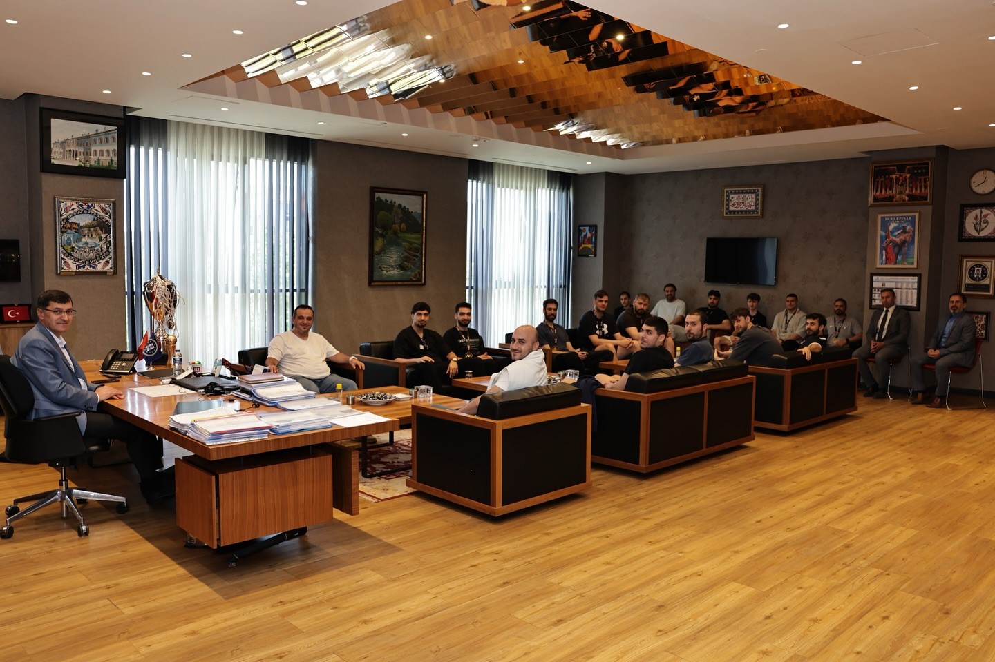 Şampiyon Kütahya Belediyespor Takımını makamında ağırladı