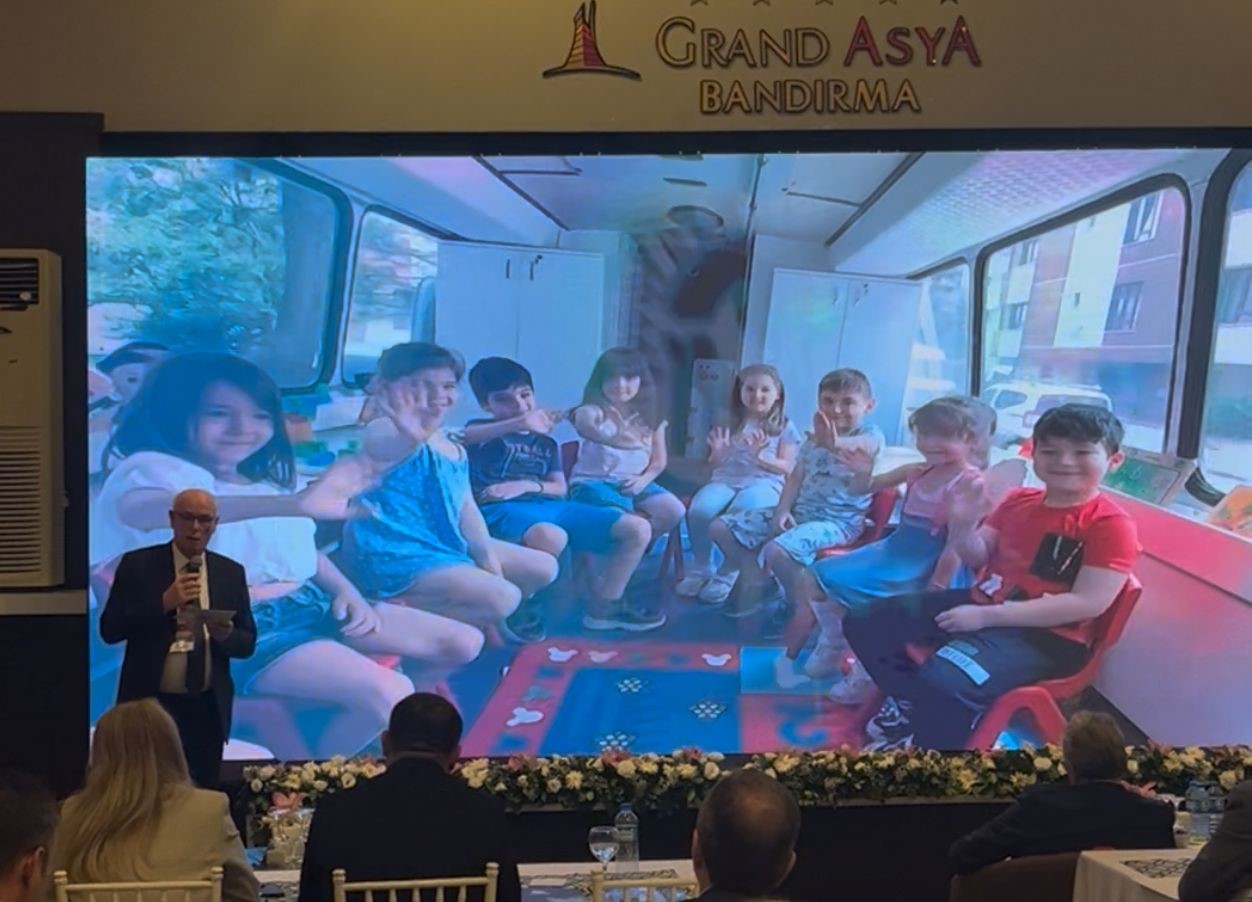 Kurt, CHPli belediye başkanlarına Gezici Oyunevi ve Kreş projelerini anlattı