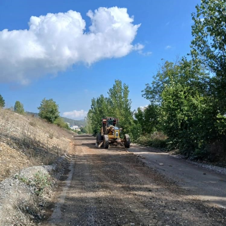 Bayırköyde arazi yolları yenilendi