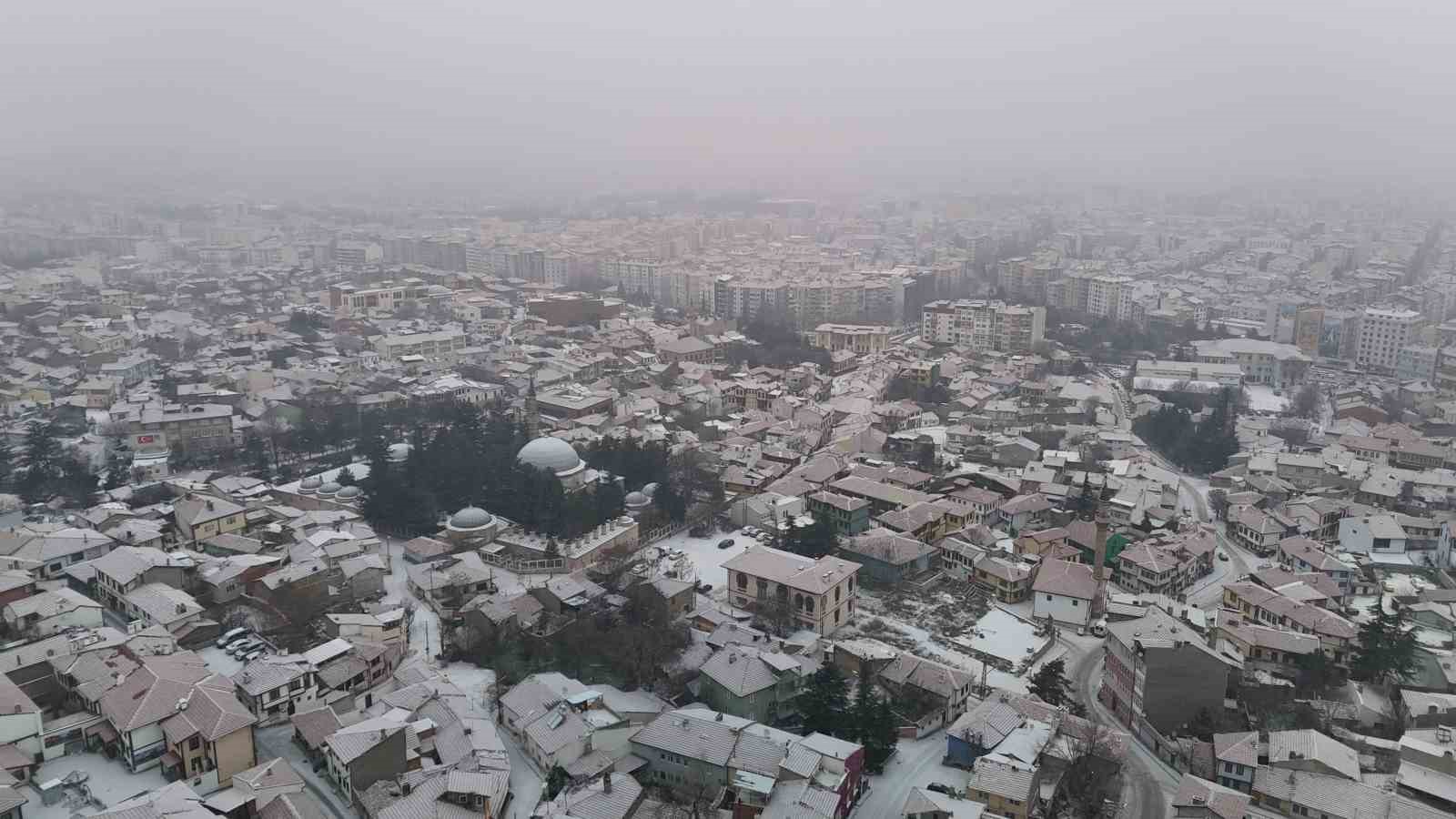 Beyaza sürünen Eskişehirde kar bereketi
