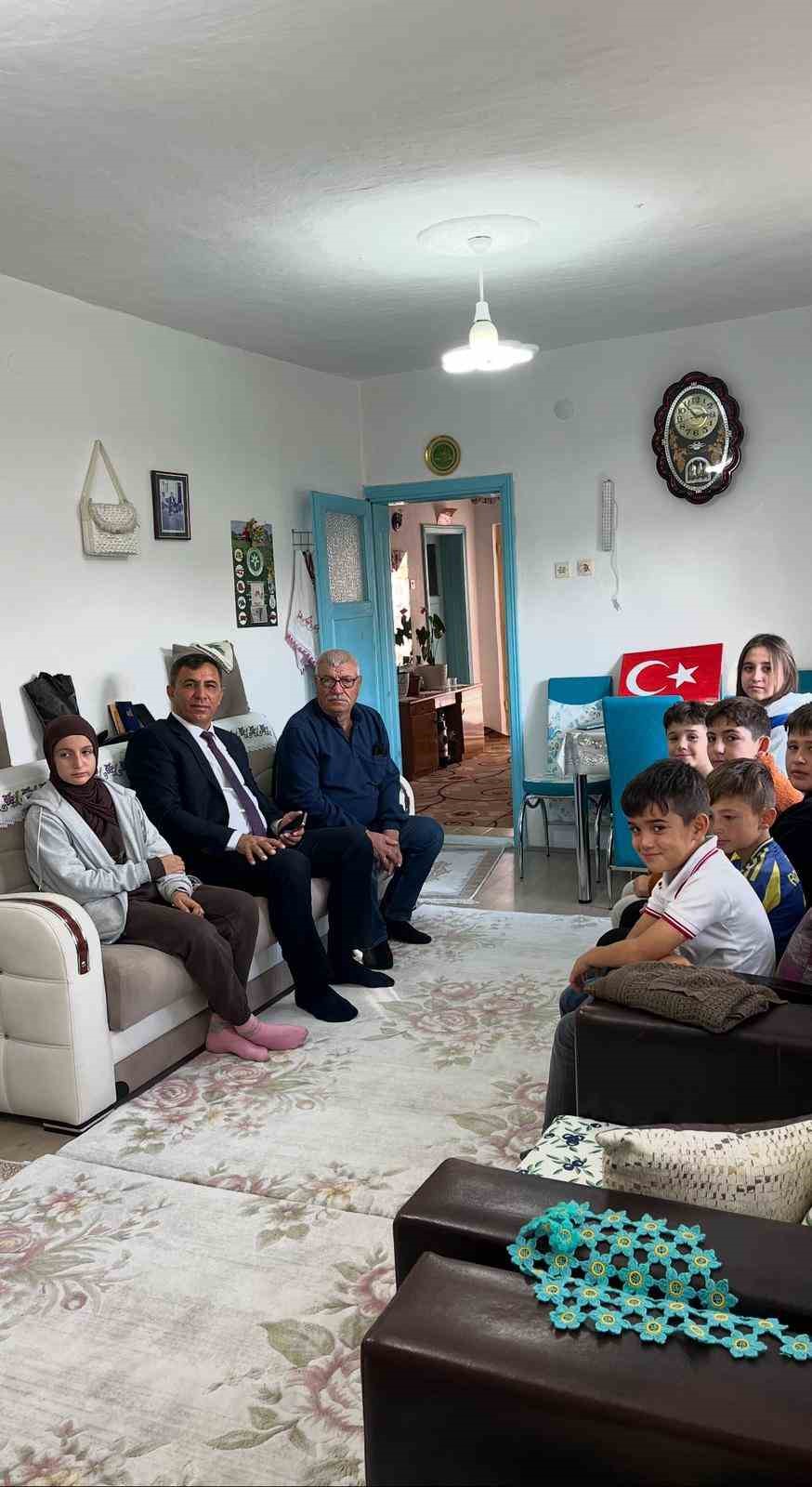 Beylikova Gençlik Merkezinden emekli öğretmene anlamlı ziyaret