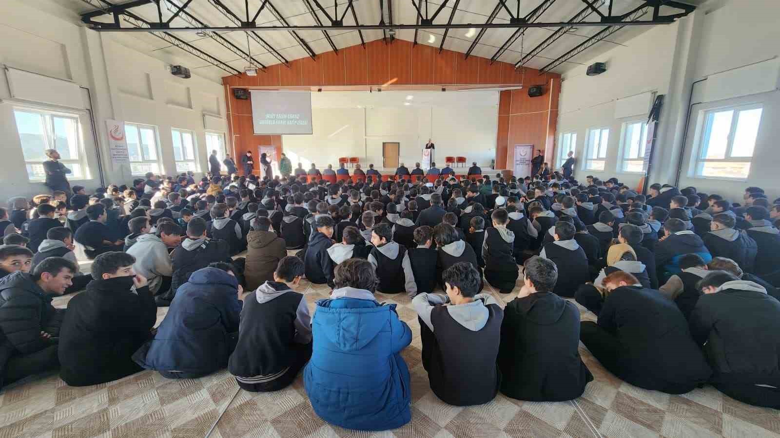 Bilal Erdoğan, Kütahyada öğrencilerle buluştu