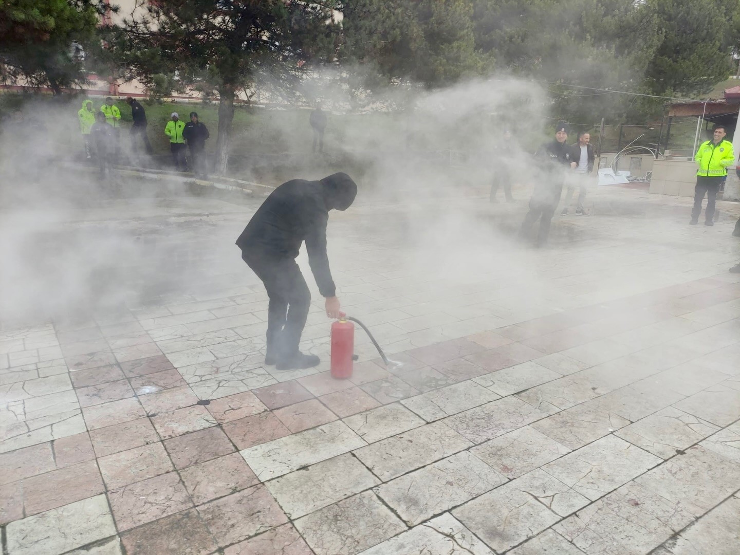 Bilecik Polis Evinde afet ve yangın farkındalık eğitimi