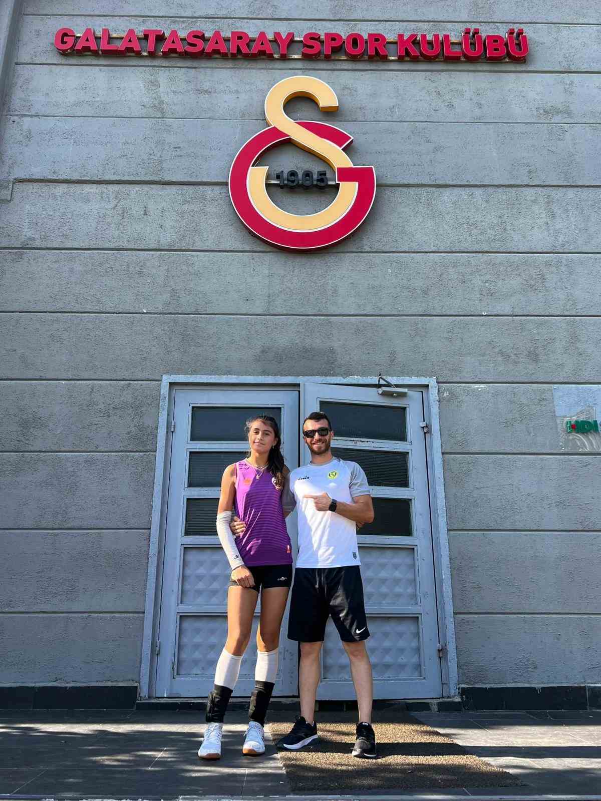 Bilecikli genç voleybolcu Galatasarayda