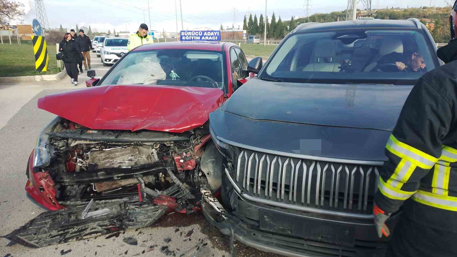 Bilecikte aday sürücü direksiyon sınavında kaza yaptı: 4 yaralı