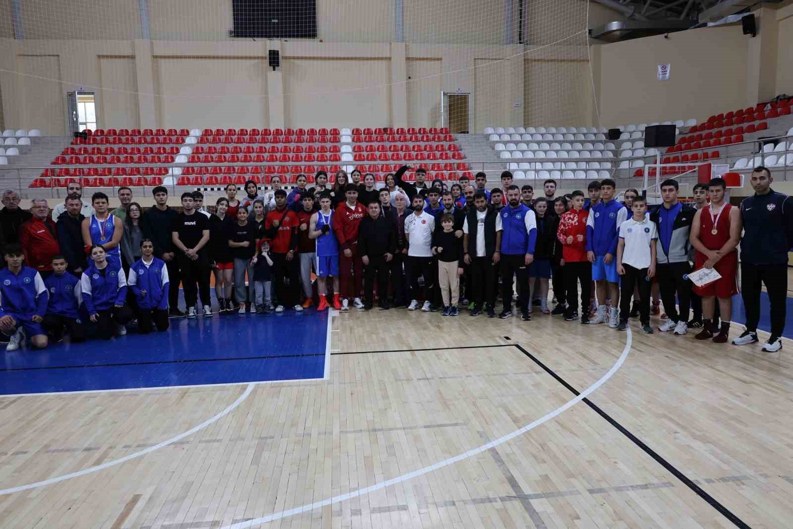 Bilecikte Atatürk Kupası Boks Müsabakaları tamamlandı