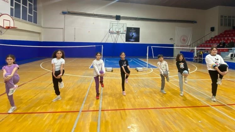 Bilecikte badminton antrenmanları yoğun tempoda devam ediyor