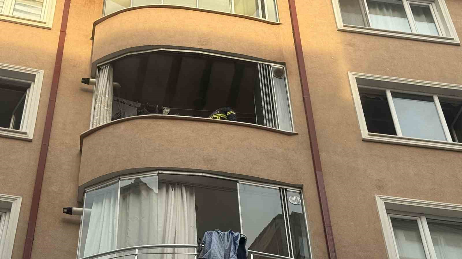 Bilecik'te balkonda çıkan yangında bir kişi dumandan etkilendi