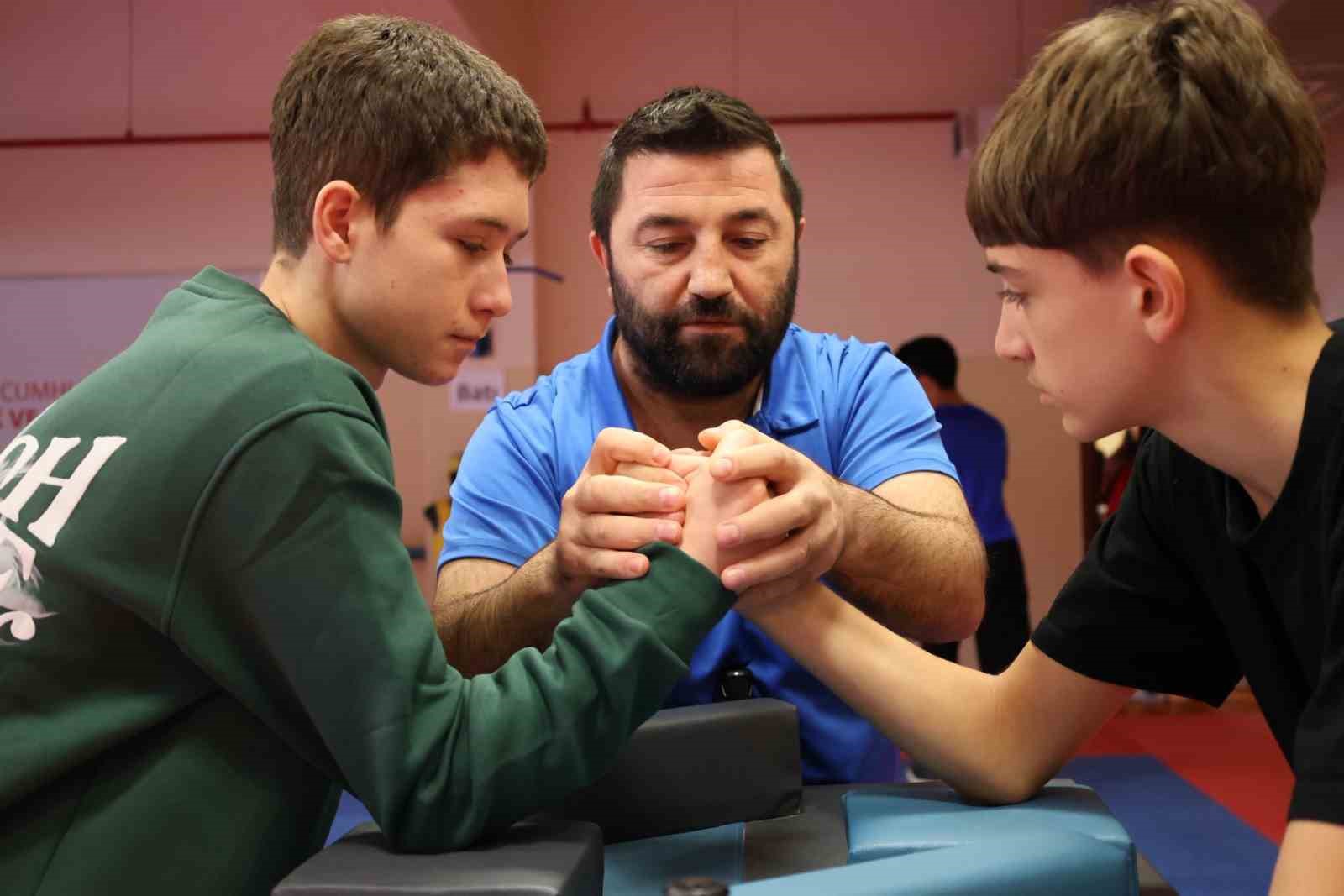 Bilek Güreşi Gençler İl Birinciliği tamamlandı