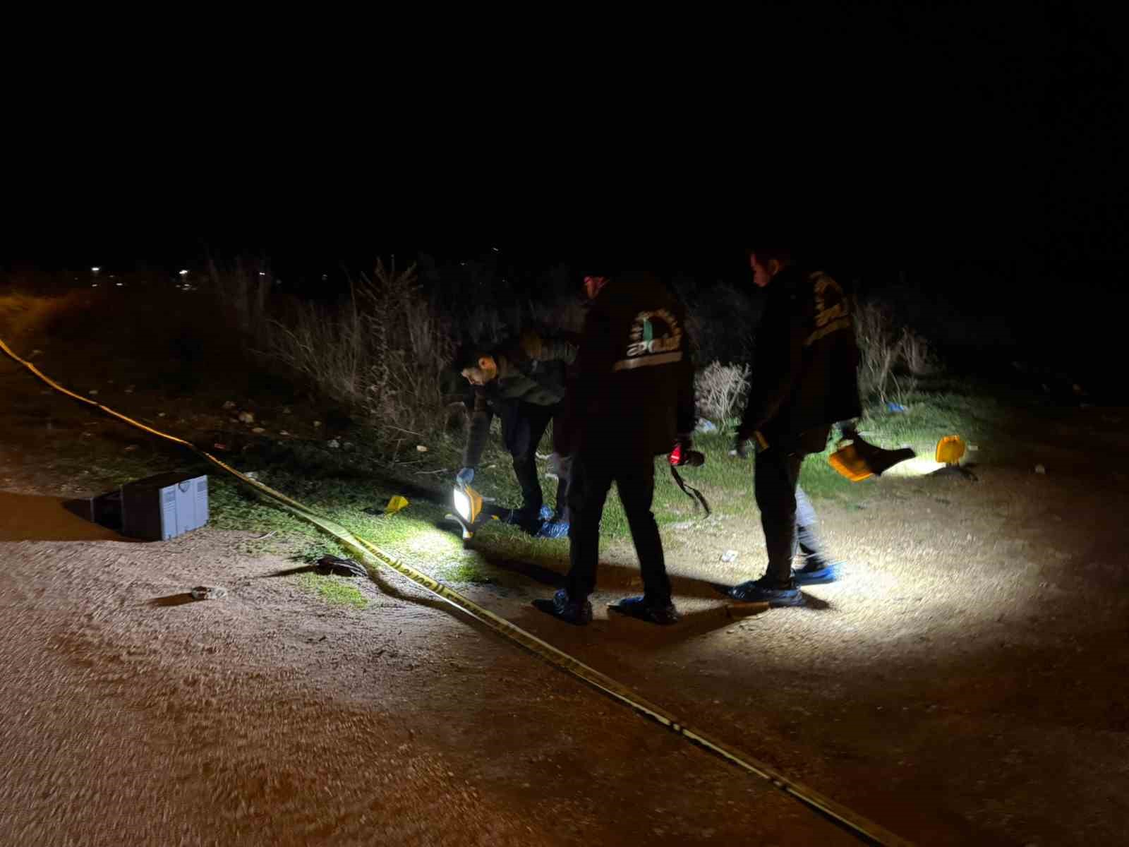 Bir kişi yol kenarında ölü bulundu