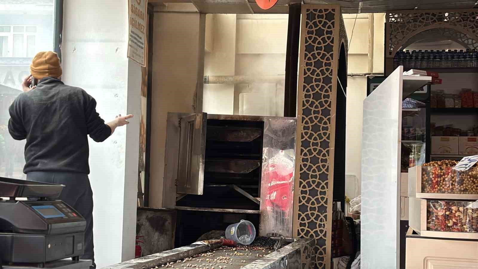 Bilecikte bir kuruyemişçi dükkanında yangın çıktı