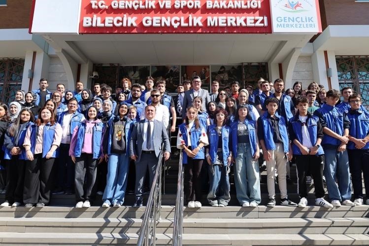 Bilecikte Gençler Bakanlığında projesi kapsamında 90 öğrenci Ankaraya uğurlandı