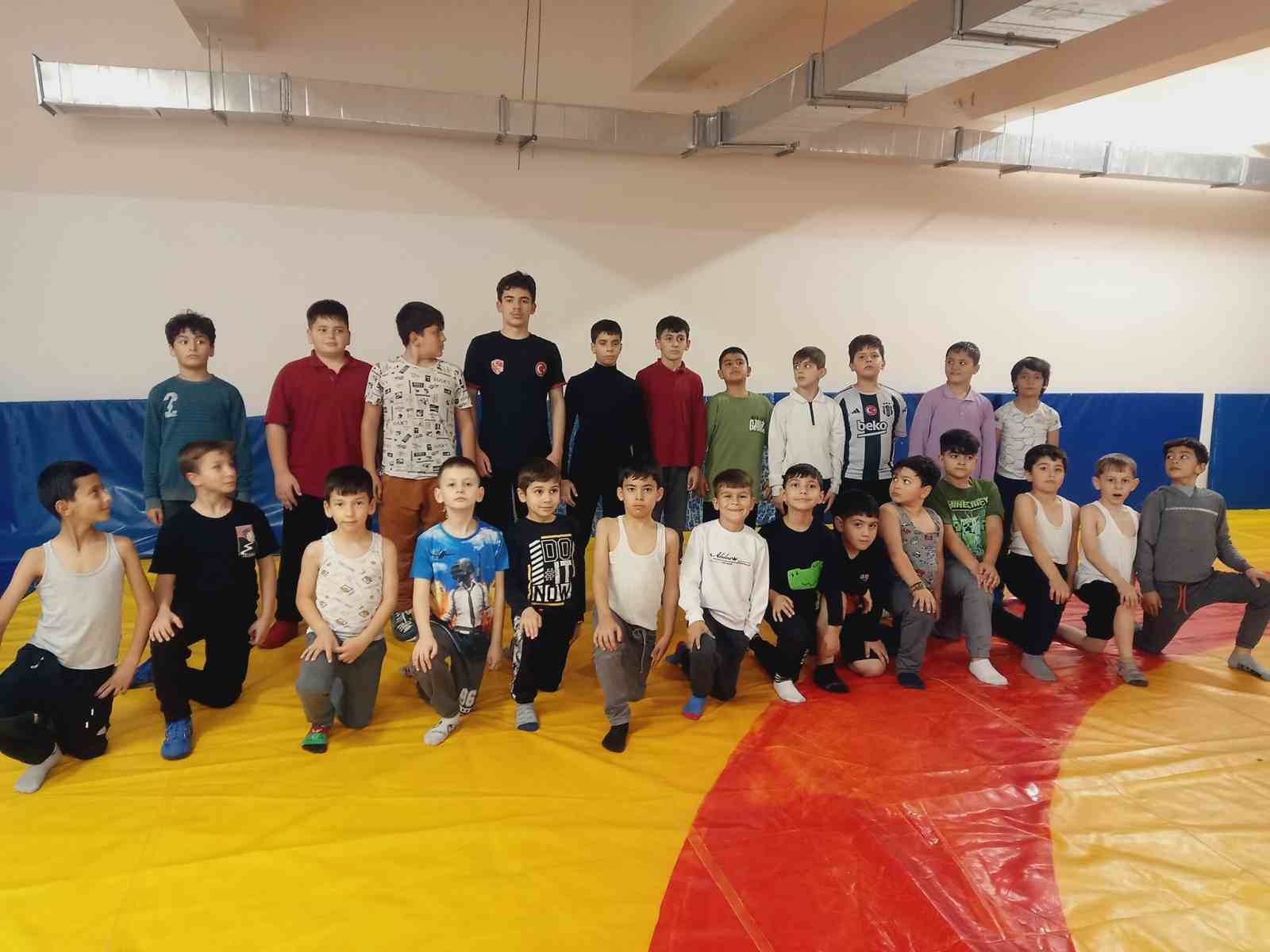 Bilecikte güreş ve wushu eğitimi sürüyor
