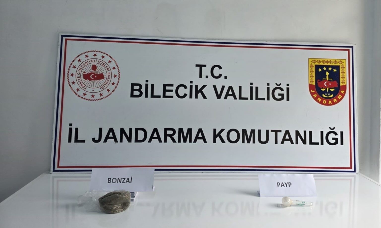 Bilecikte jandarmanın şüphe üzerine durdurduğu araçtan uyuşturucu çıktı