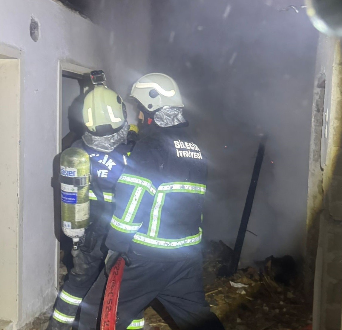Bilecikte metruk bina yangın