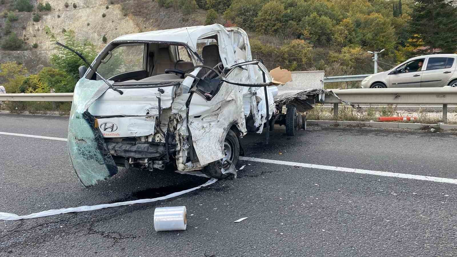 Bilecik'te meydana gelen trafik kazasında 1i ağır 2 kişi yaralandı