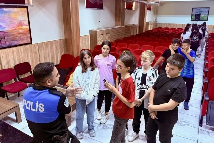 Bilecikte ortaokul öğrencilerine güvenlik bilgilendirmesi