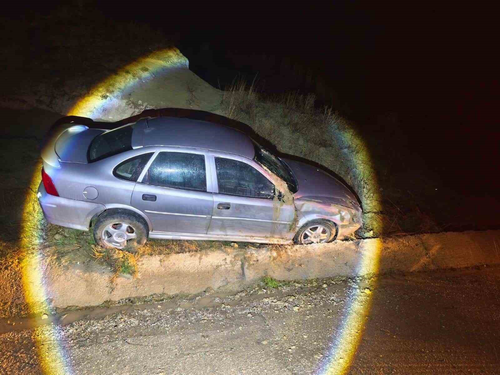 Bilecikte otomobil yoldan çıktı: 2 yaralı