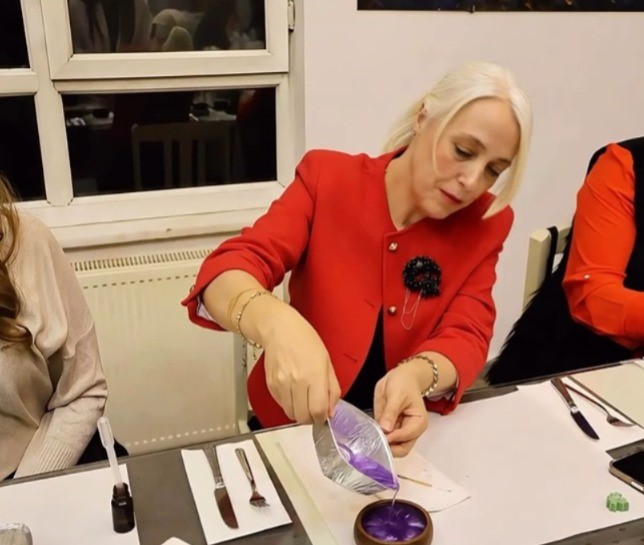 Bilecikte polis eşlerinden dayanışma dolu mum atölyesi