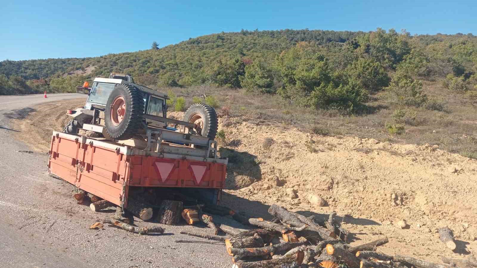 Bilecik'te traktör römorku devrildi, sürücüsü yaralandı