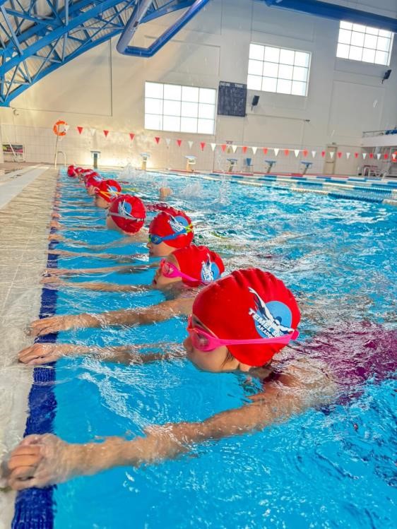 Bilecikte spor okullarında yüzme antrenmanları aralıksız sürüyor