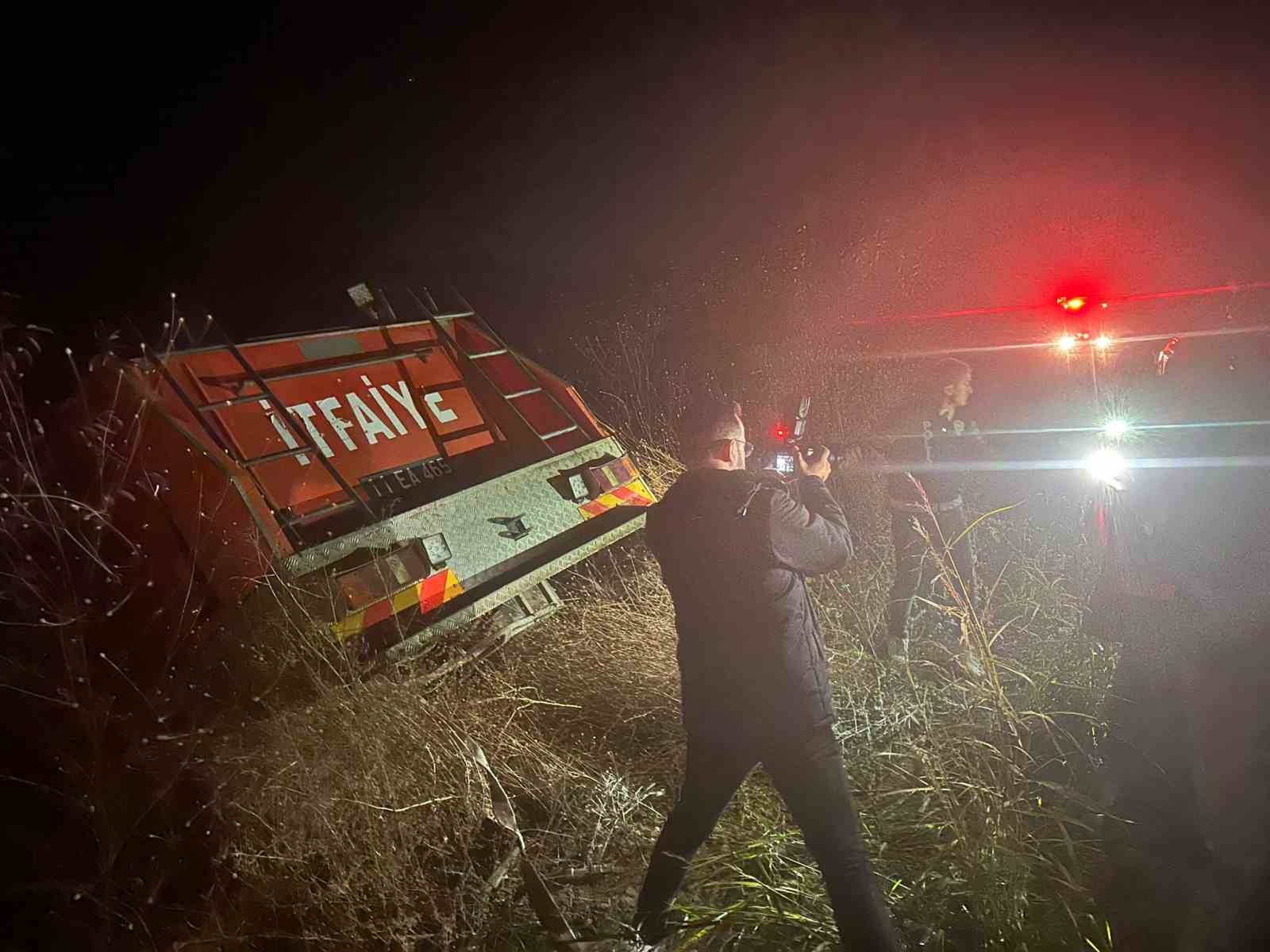 Bilecik'te yangına giden itfaiye aracı kaza yaptı, sürücü kurtuldu