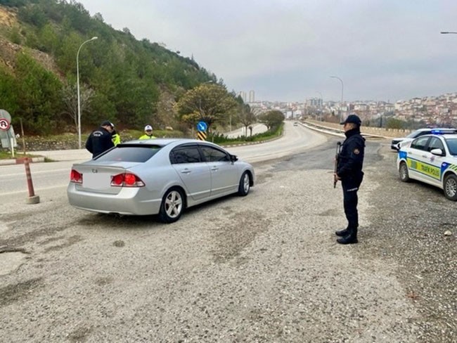 Bilecikte yasal kalış hakkı bulunmayan 2 kişi yakalanarak, sınır dışı süreçleri başlatıldı