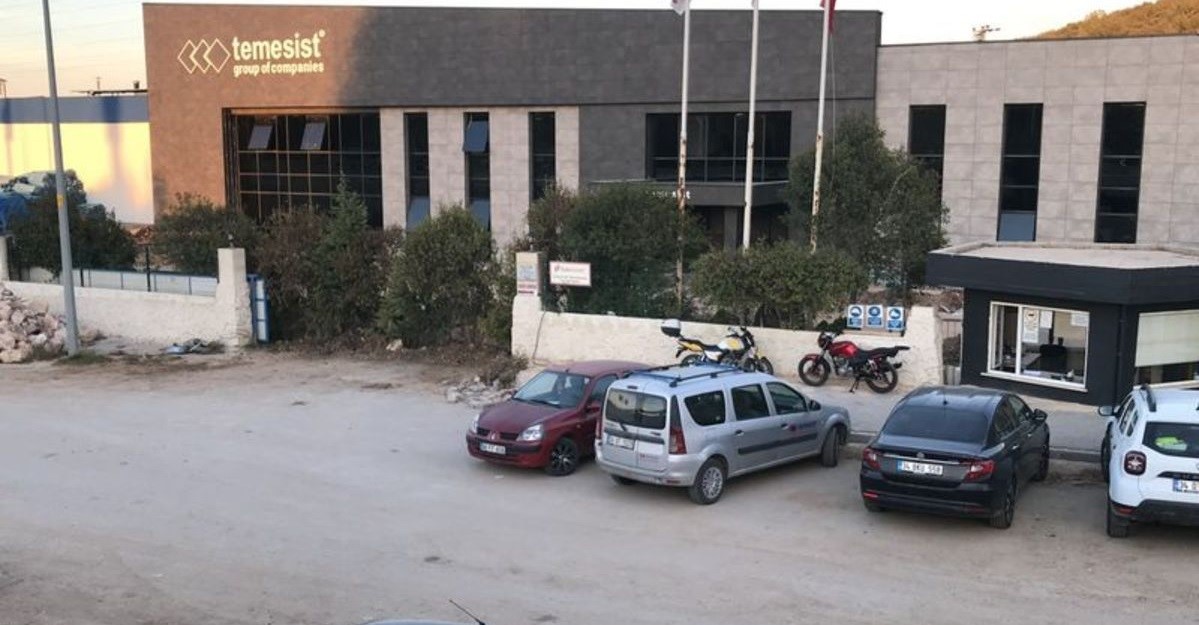 Bilecikte yüksekten düşün işçi yaralandı