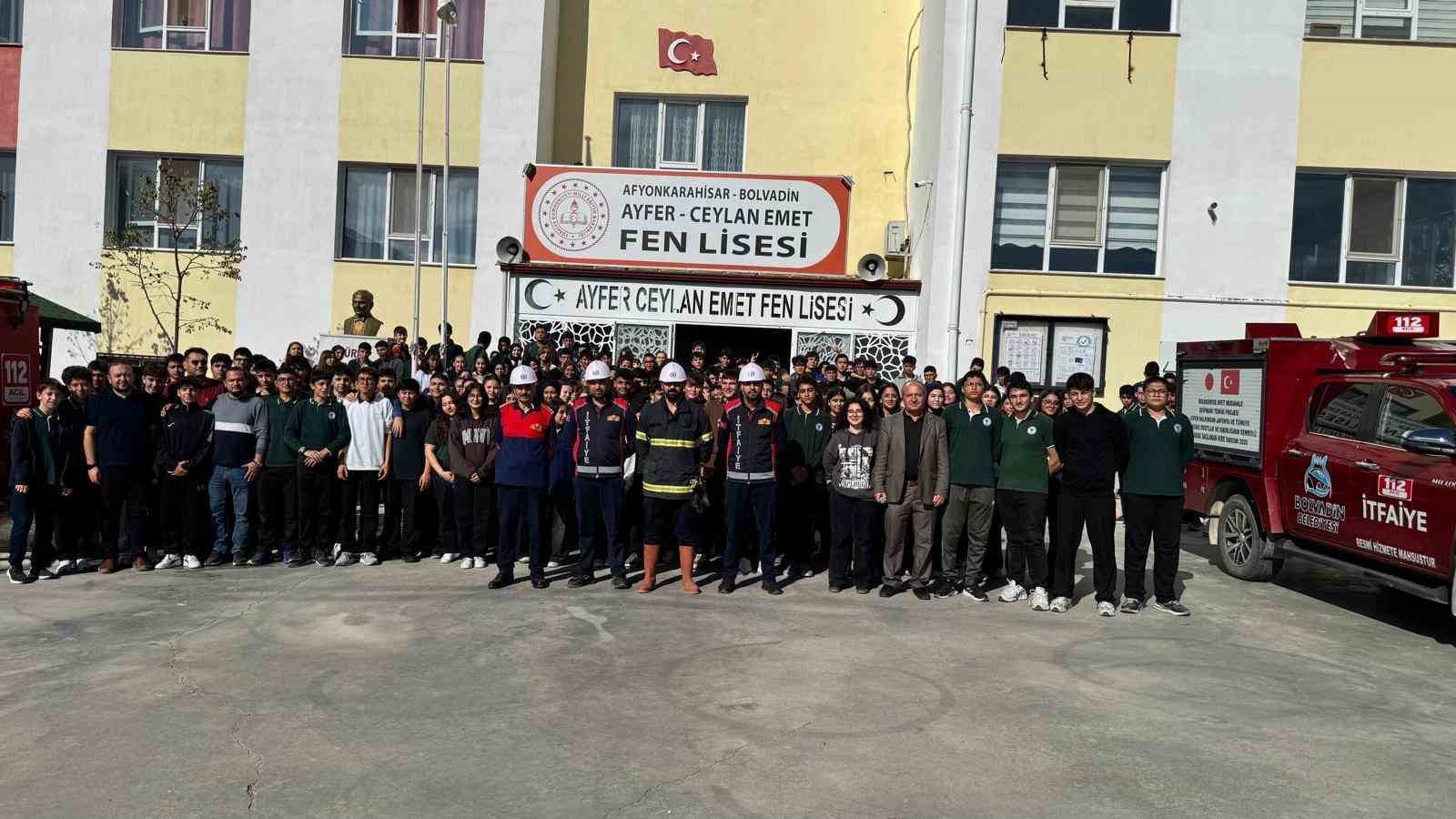 Bolvadinde öğrencilere yönelik yangın eğitimi ve tatbikatı