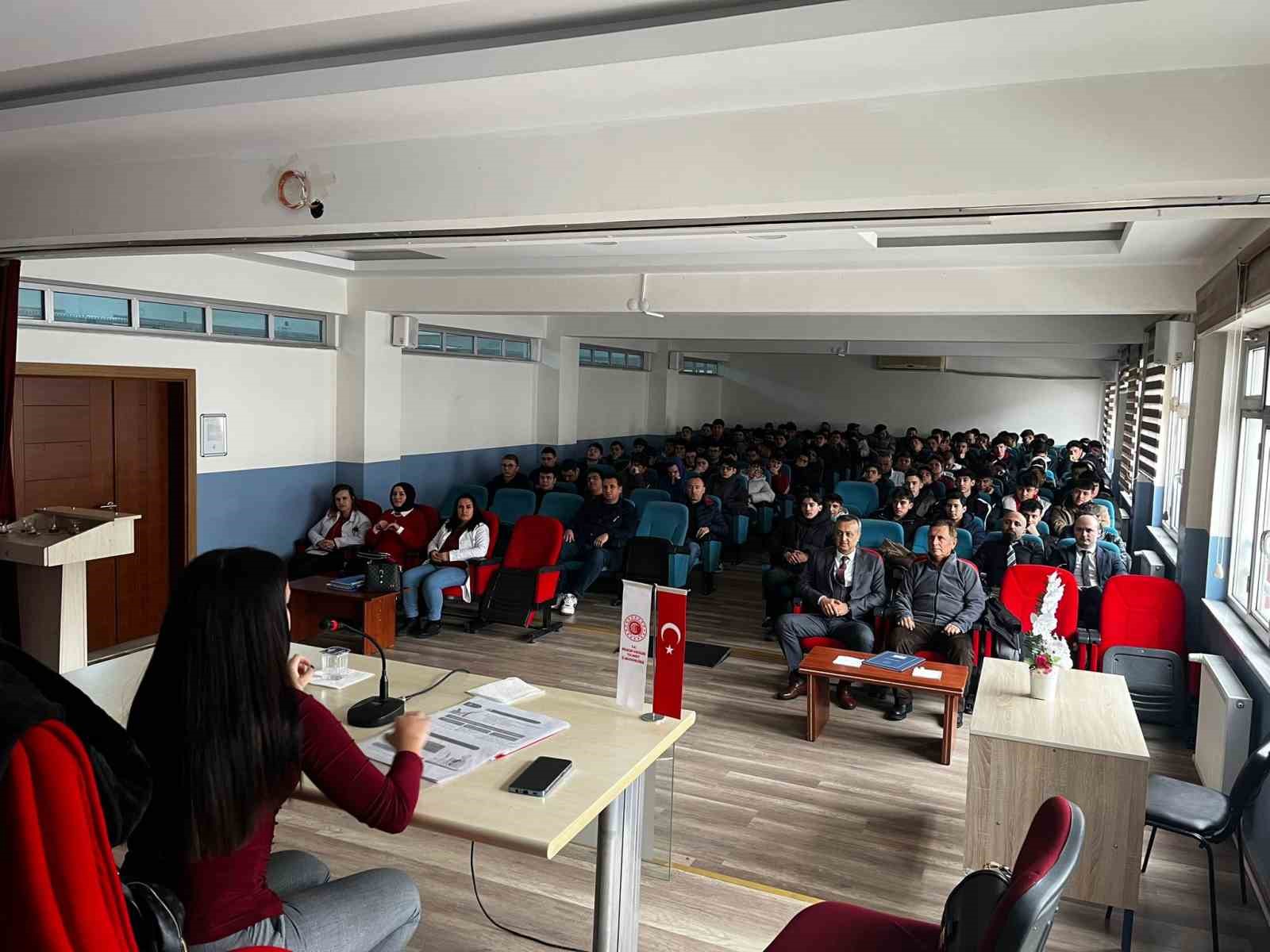 Bozüyük'te lise öğrencilerine girişimcilik eğitimi verildi