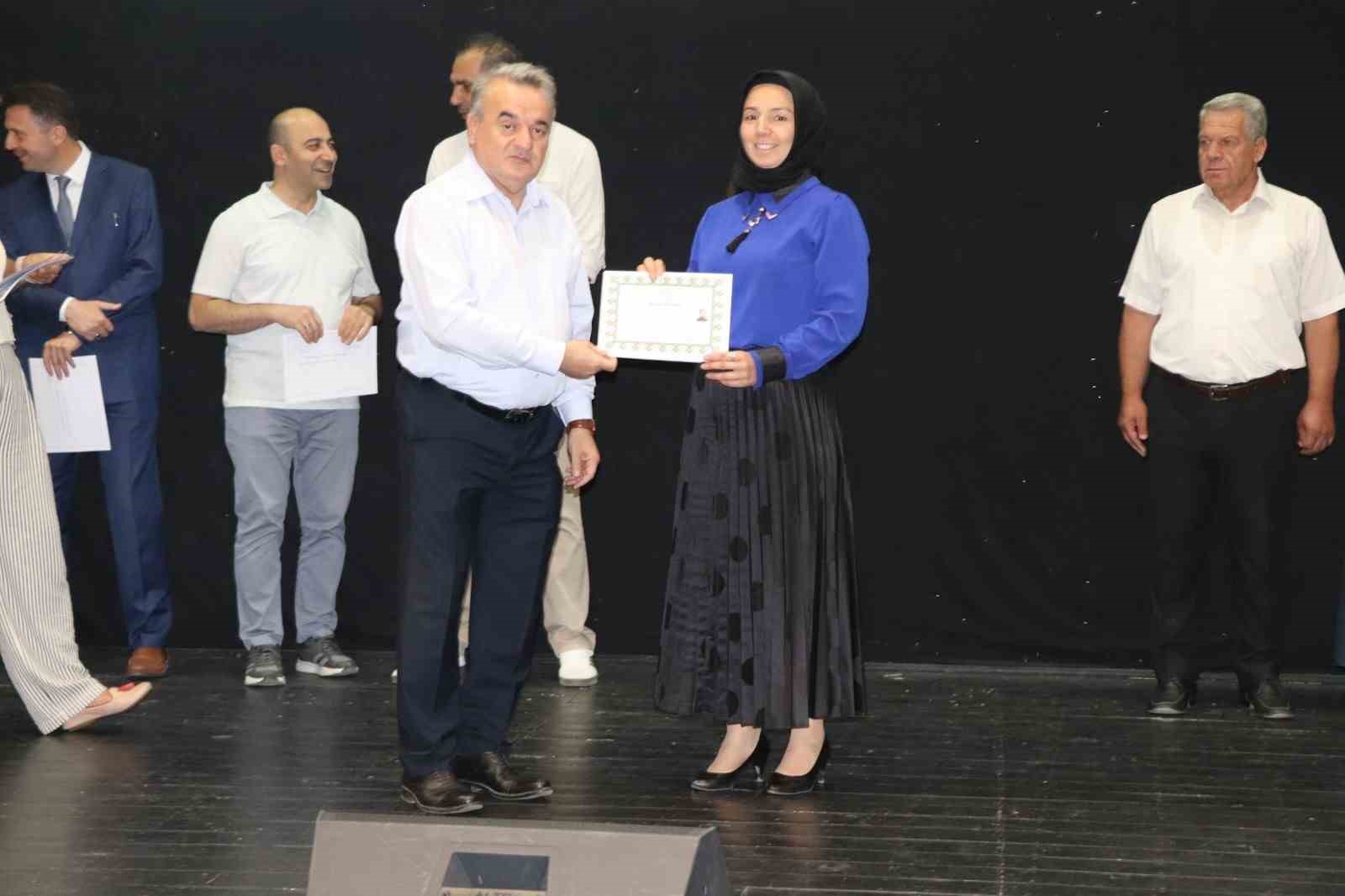 Bozüyükte öğretmenlere başarı belgesi