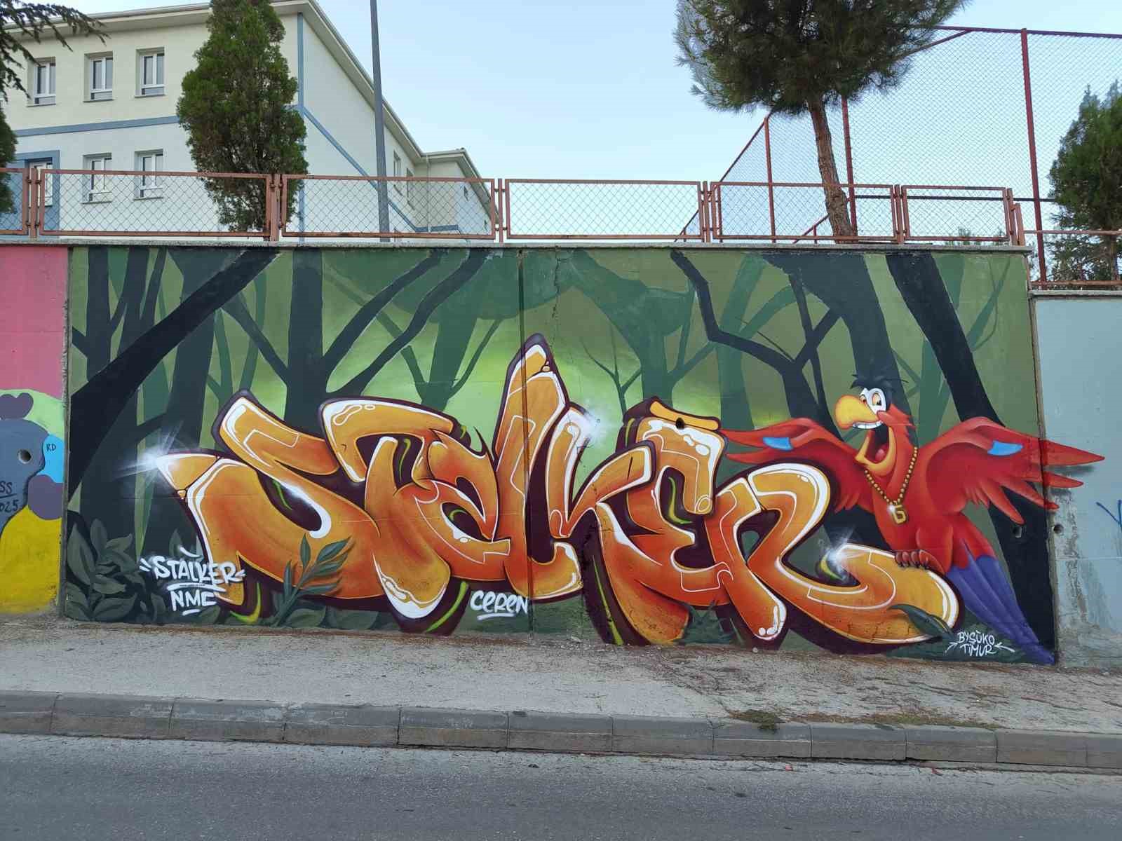 Bozüyükte okul duvarları sanatla hayat buldu