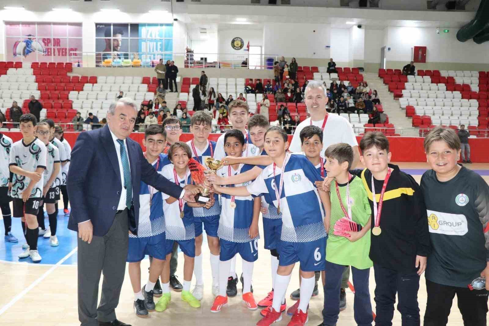 Bozüyükte Okul Sporları Futsal Finali tamamlandı