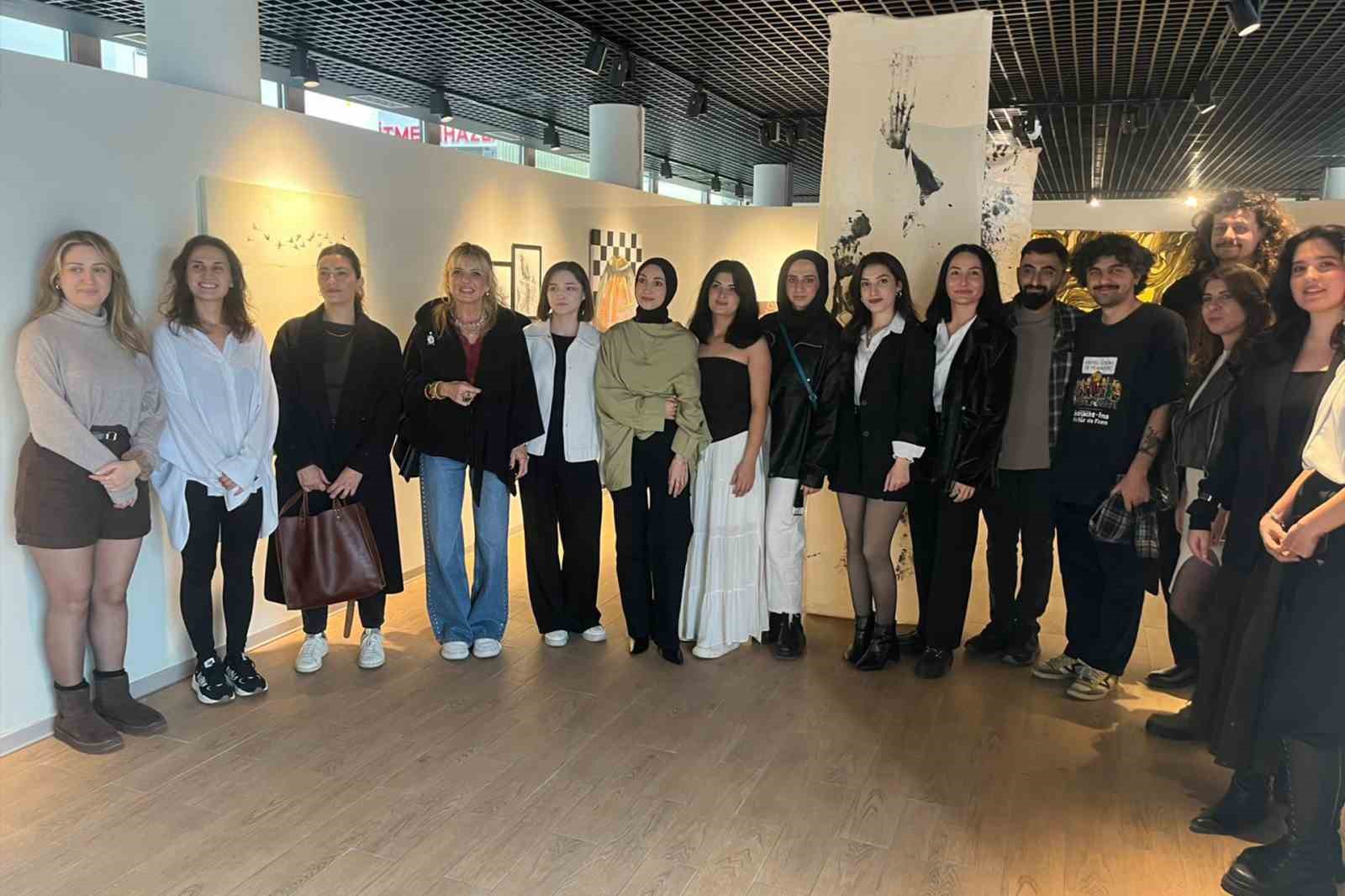 BŞEÜlü genç sanatçılar İstanbuldaki prestijli sergide