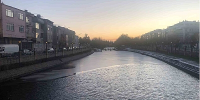 Buz tutan Porsuk Çayı ortaya kartpostallık görüntüler çıkardı