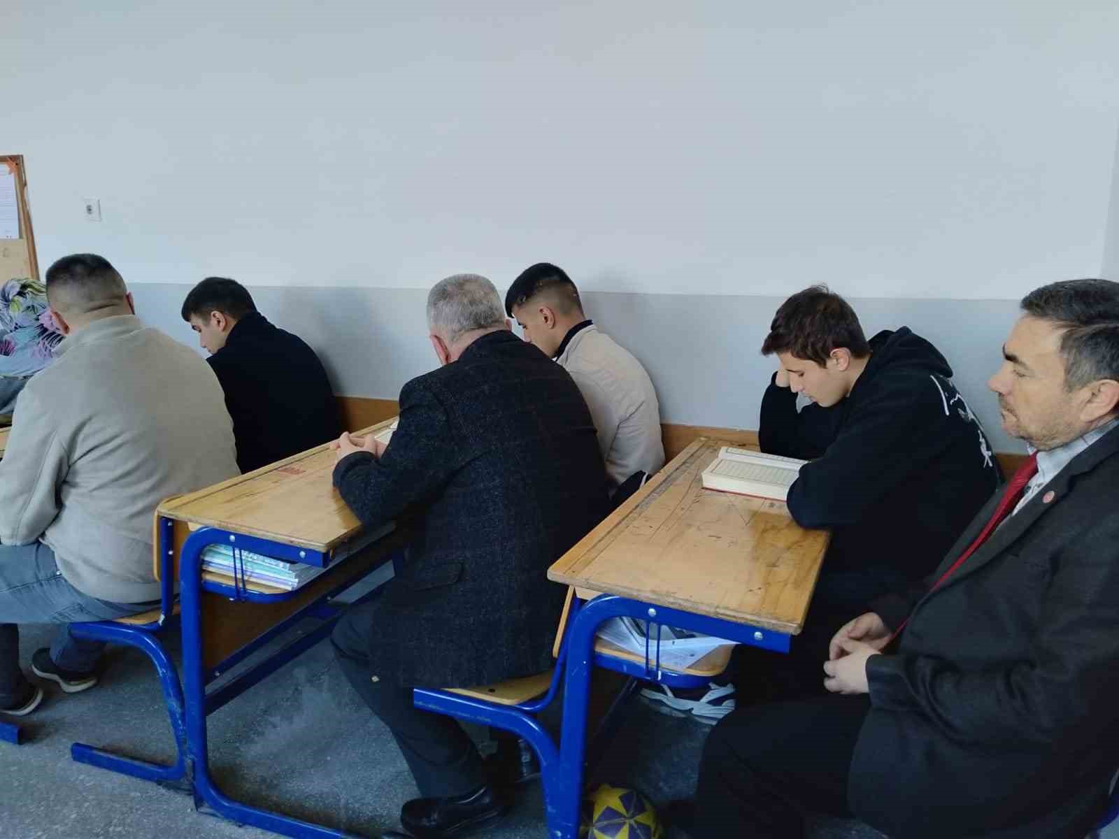 Çifteler'de öğrencilerin Kuran-ı Kerim mukabelesi