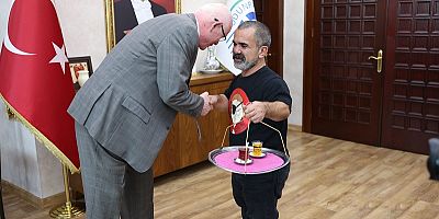 Çocuklar Duymasın'ın Çaycı Hüseyin'i Başkan Kurt'u ziyaret etti