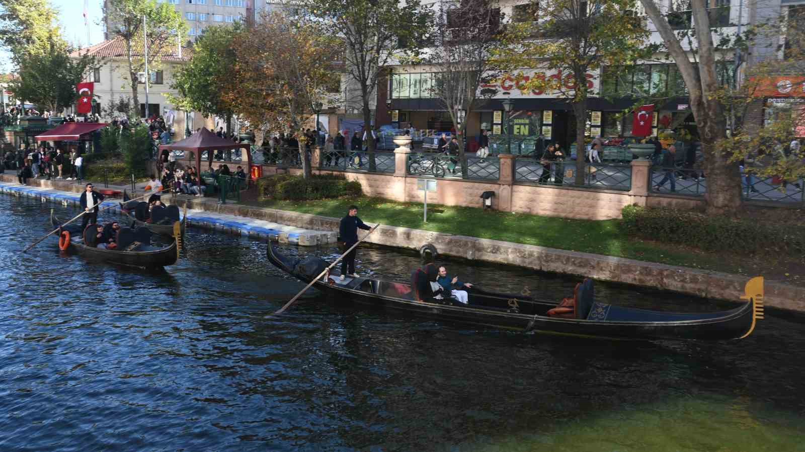 Cumhuriyet Bayramını fırsat bilen turistler Eskişehire akın etti