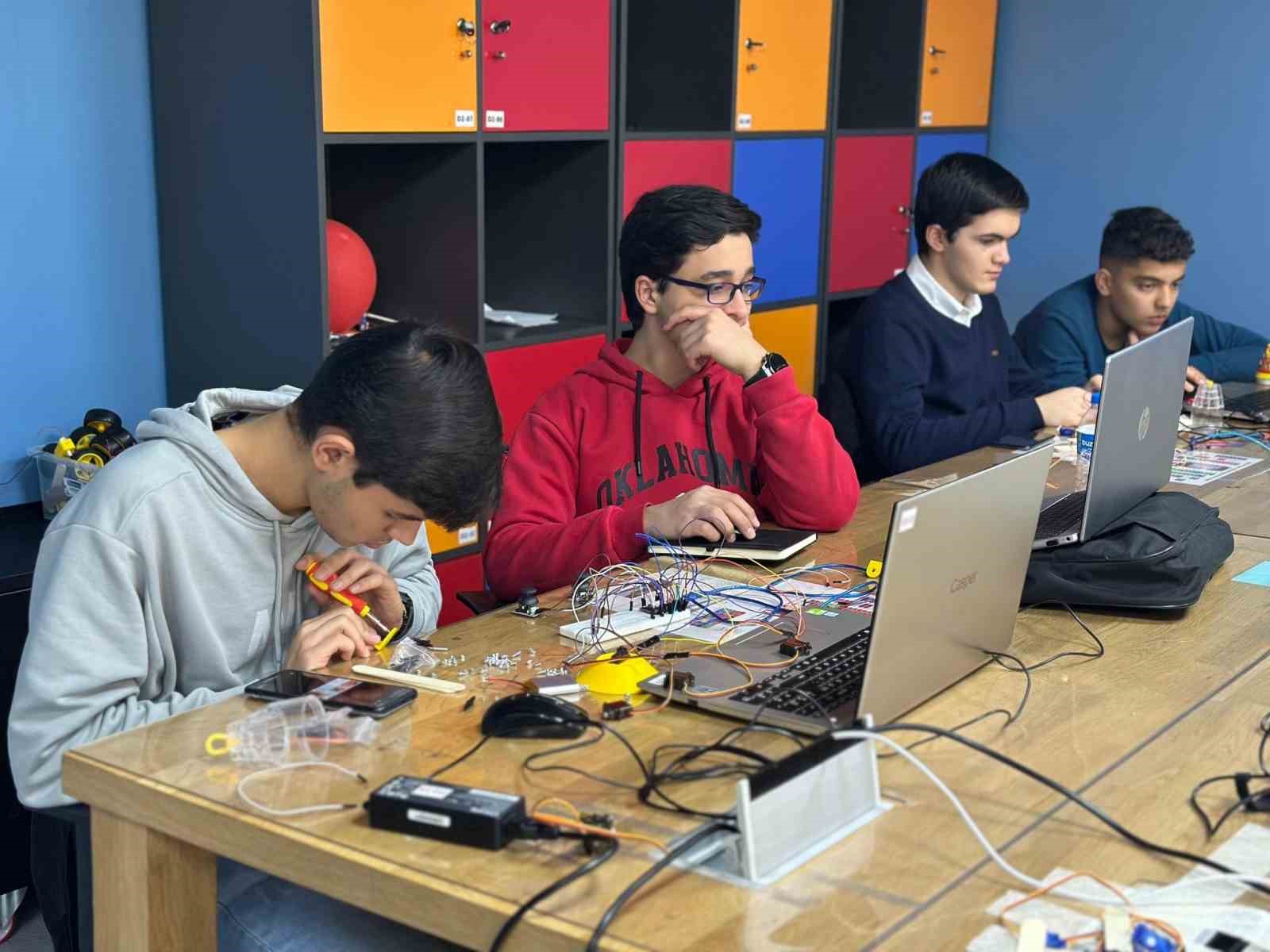 Deneyap Teknoloji Atölyesinde çalışmalar sürüyor