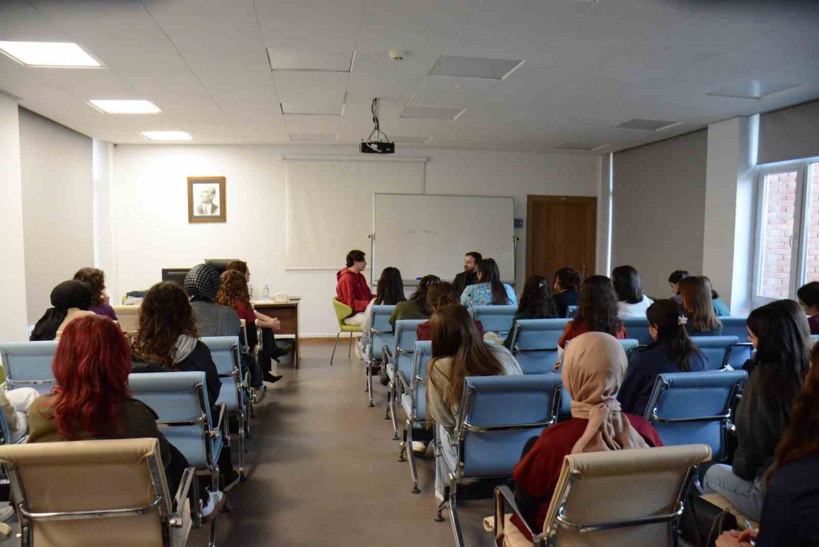 DİLKOMda Otizm Perspektifinden Dil ve Konuşma Terapisi söyleyişi