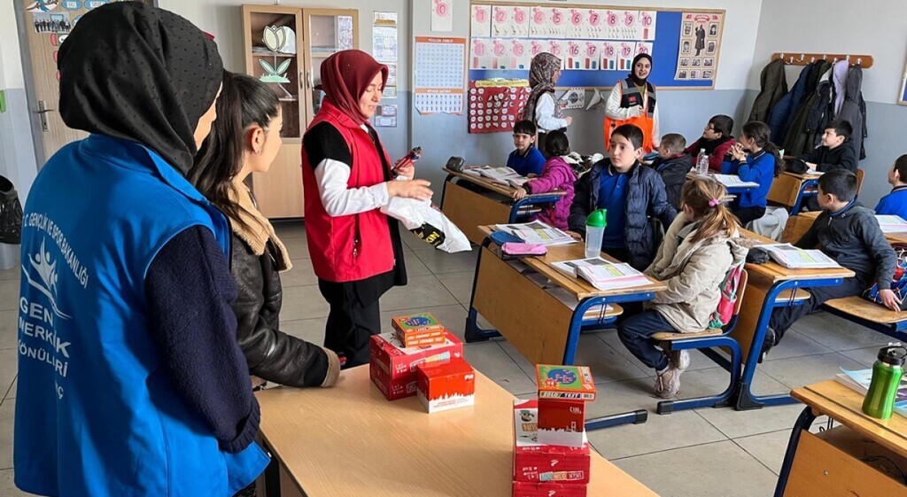 DPÜ Şaphane MYOdan Gedizde Tutum, Yatırım ve Türk Malları Haftası etkinliği