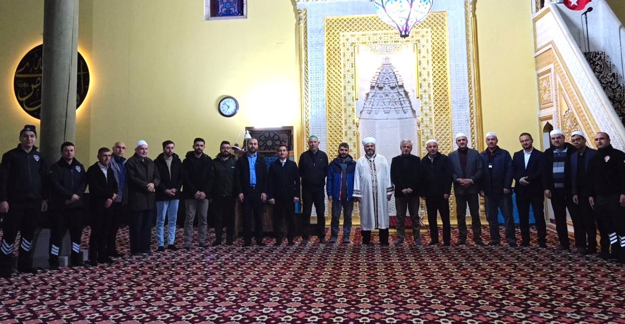 DPÜ Vakıf Camiinde sabah namazı buluşması