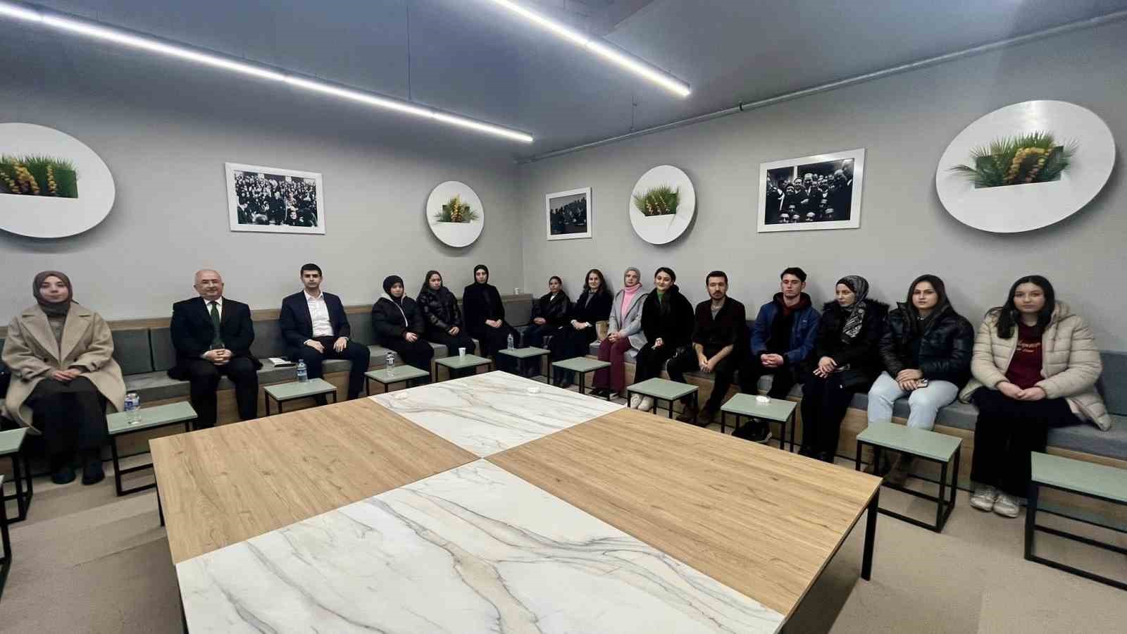 Dumlupınarda kitap söyleşisi gerçekleştirildi