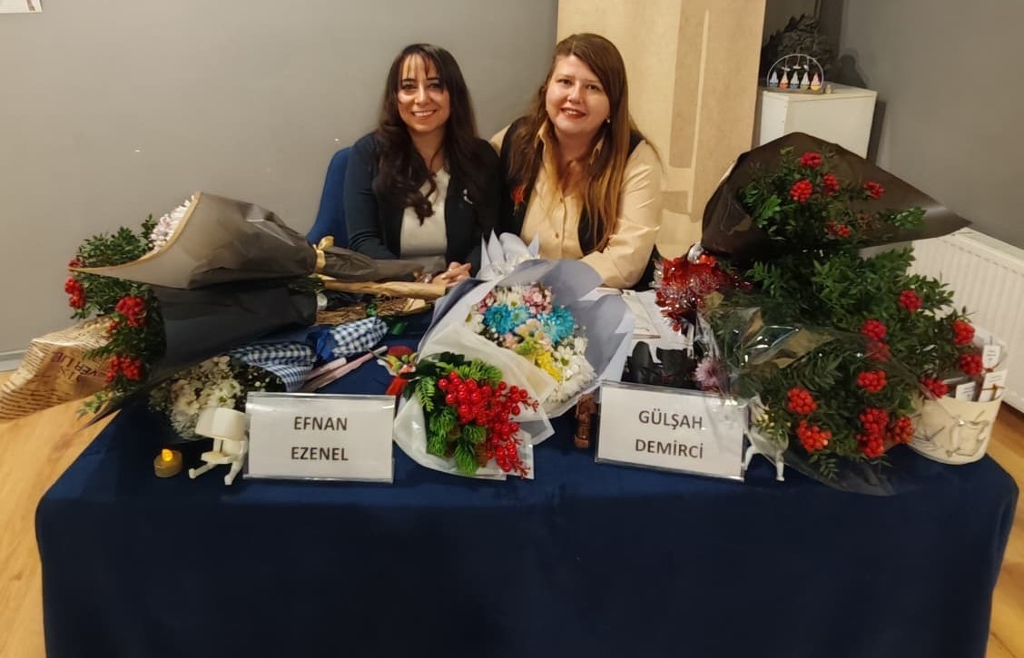 Duyguların ortak rengi: İki akademisyen yazardan şiirin Bam teli üzerine